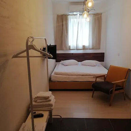 6ato Art Hostel